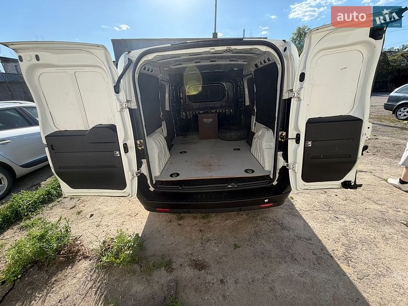 Грузовой фургон Opel Combo 2015 в Умани