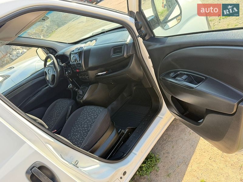 Грузовой фургон Opel Combo 2015 в Умани