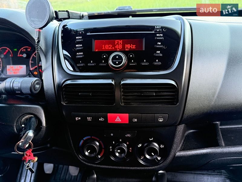 Вантажний фургон Opel Combo 2013 в Нетішині