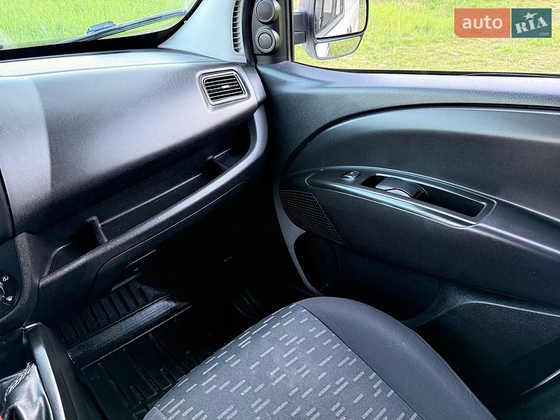 Вантажний фургон Opel Combo 2013 в Нетішині