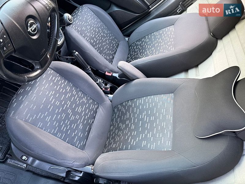 Вантажний фургон Opel Combo 2013 в Нетішині
