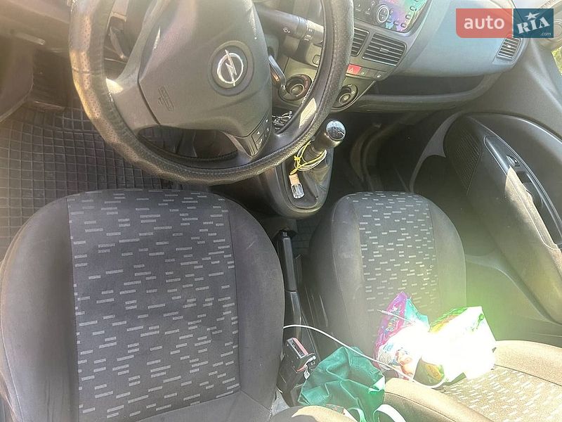 Вантажний фургон Opel Combo 2012 в Львові