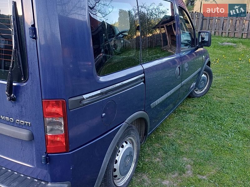 Мінівен Opel Combo 2005 в Косові