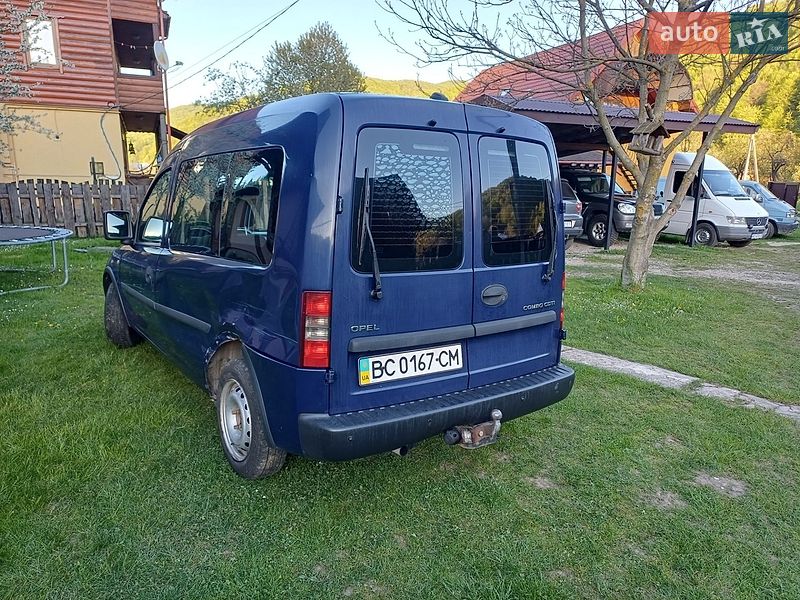 Мінівен Opel Combo 2005 в Косові
