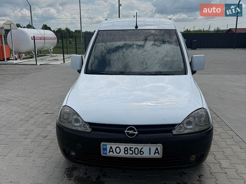 Мікроавтобус вантажний (до 3,5т) Opel Combo 2011 в Хусті