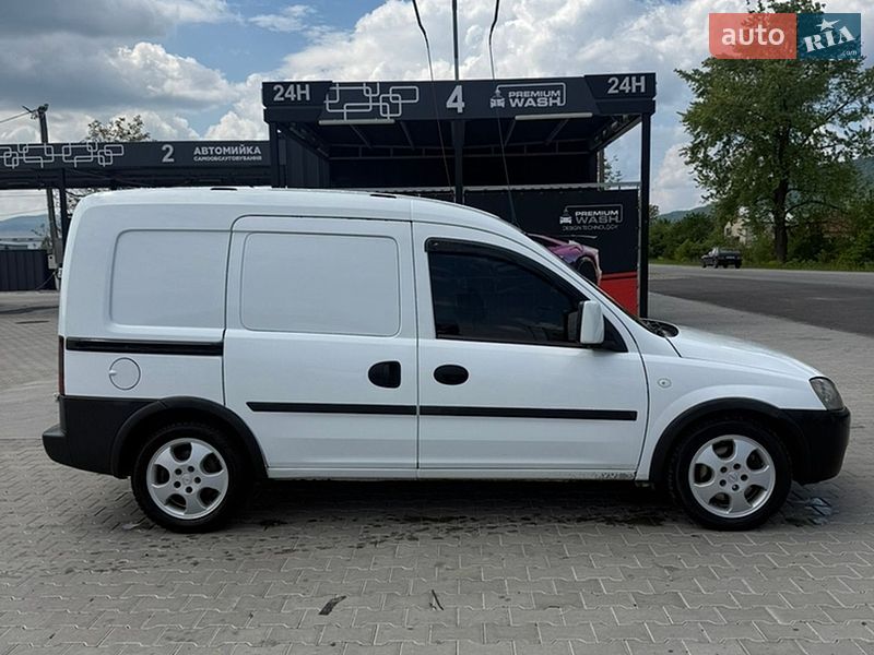 Мікроавтобус вантажний (до 3,5т) Opel Combo 2011 в Хусті