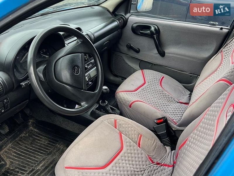 Грузовой фургон Opel Combo 1998 в Черновцах