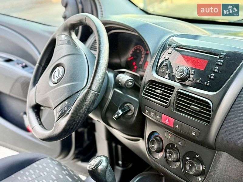 Мінівен Opel Combo 2012 в Виноградові