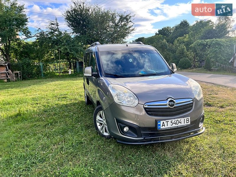 Мінівен Opel Combo 2012 в Надвірній