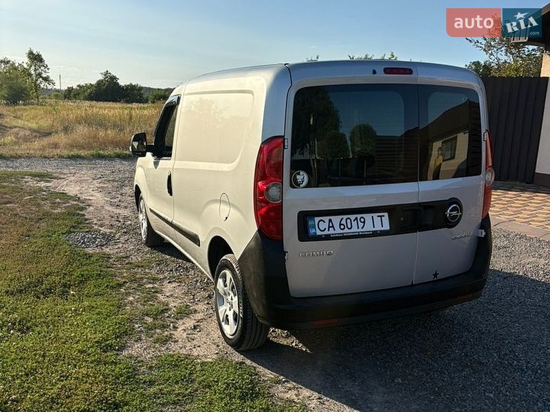 Вантажний фургон Opel Combo 2012 в Черкасах