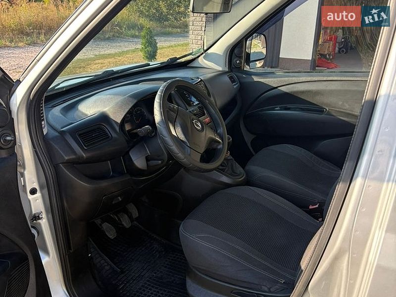 Вантажний фургон Opel Combo 2012 в Черкасах