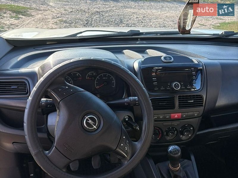 Вантажний фургон Opel Combo 2012 в Черкасах