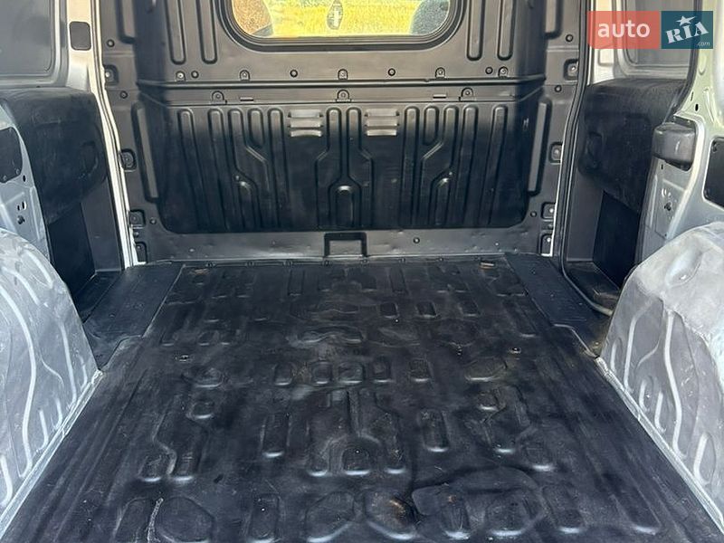 Вантажний фургон Opel Combo 2012 в Черкасах