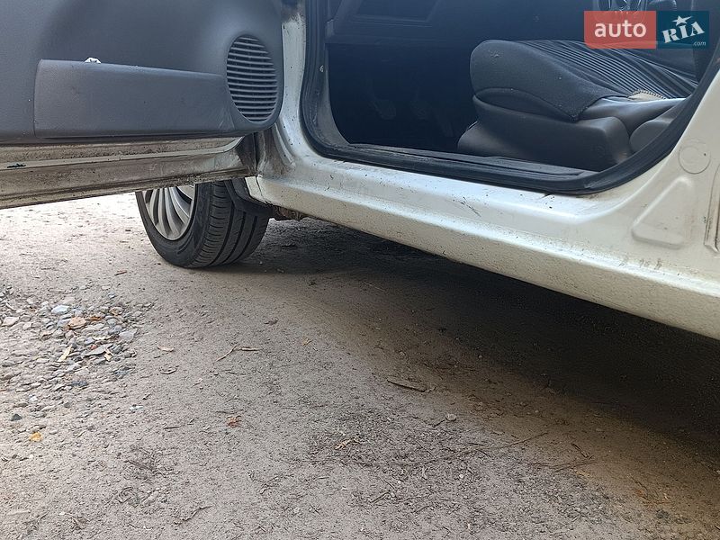 Вантажний фургон Opel Combo 2004 в Чернігові