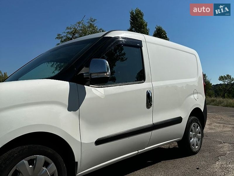 Вантажний фургон Opel Combo 2016 в Кам'янському