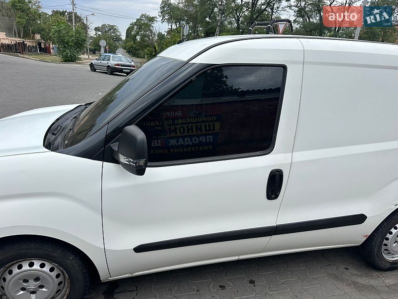 Вантажний фургон Opel Combo 2016 в Одесі