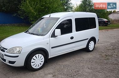 Минивэн Opel Combo 2009 в Липовой Долине