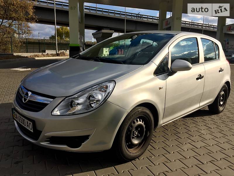 Хэтчбек Opel Corsa 2008 в Киеве