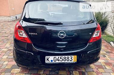 Хетчбек Opel Corsa 2008 в 