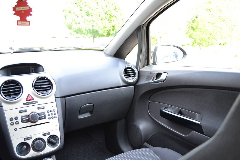 Хетчбек Opel Corsa 2009 в Калуші