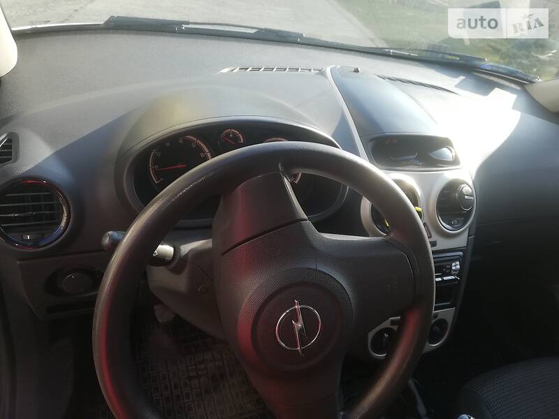 Седан Opel Corsa 2006 в Івано-Франківську