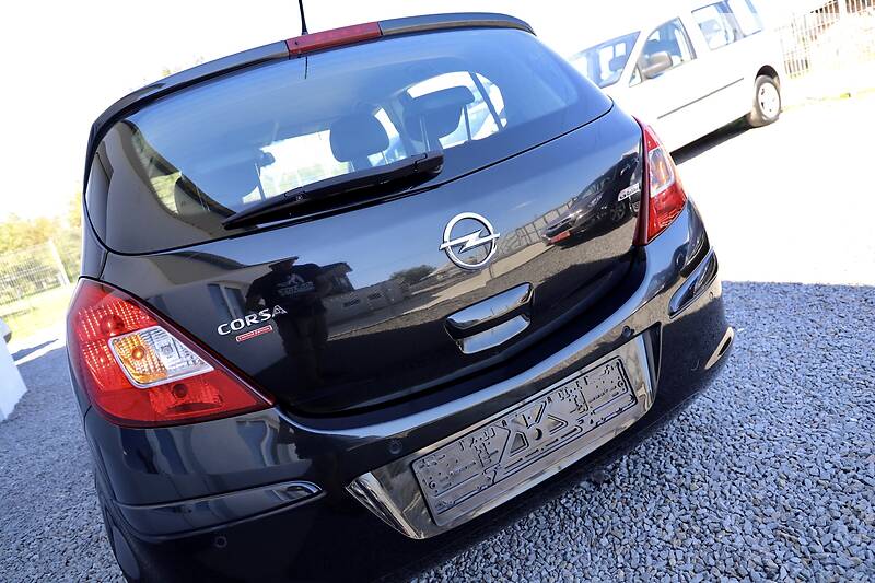 Хетчбек Opel Corsa 2015 в Дрогобичі