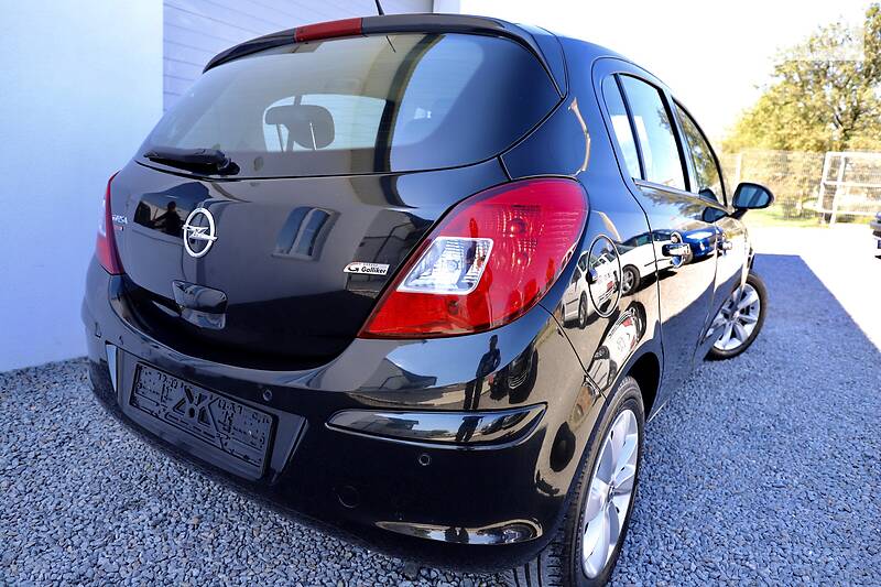 Хетчбек Opel Corsa 2015 в Дрогобичі
