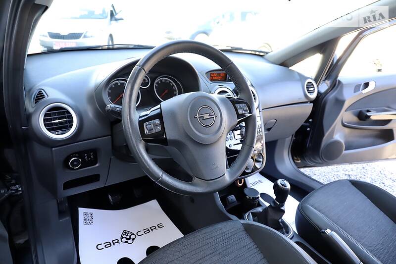Хетчбек Opel Corsa 2015 в Дрогобичі