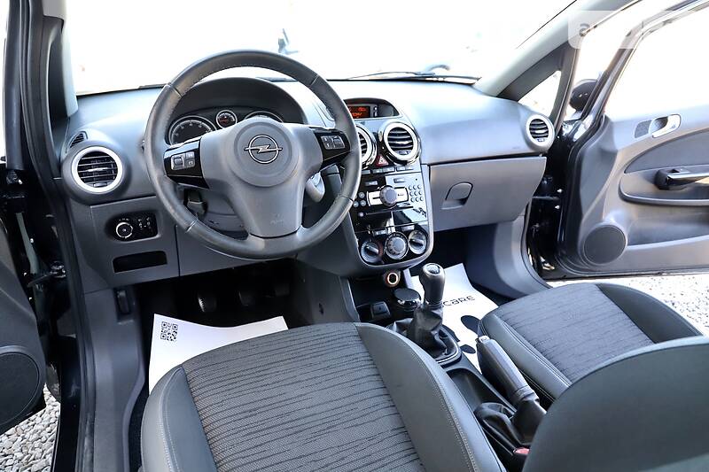 Хетчбек Opel Corsa 2015 в Дрогобичі