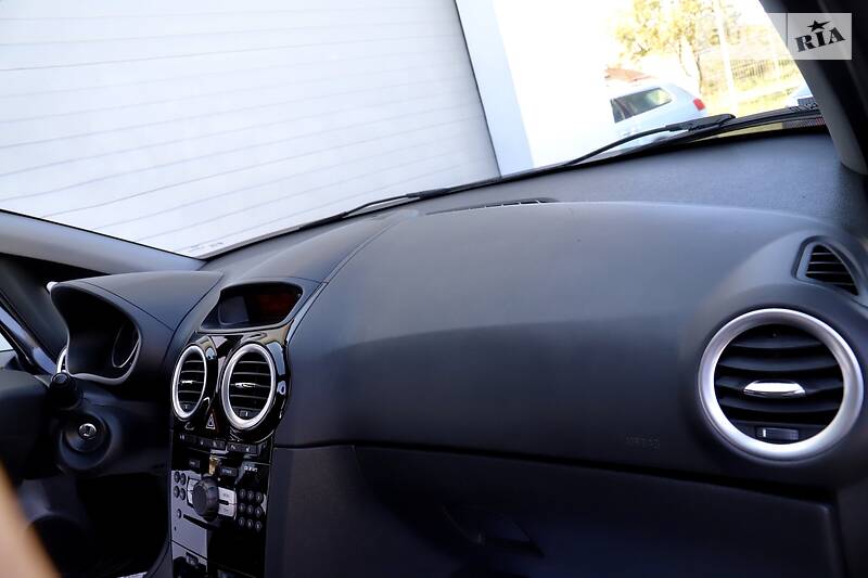 Хетчбек Opel Corsa 2015 в Дрогобичі