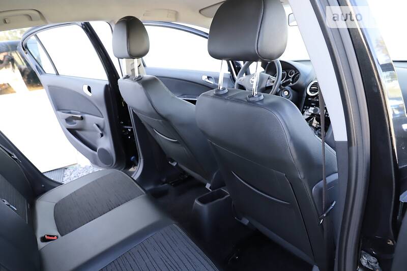 Хетчбек Opel Corsa 2015 в Дрогобичі