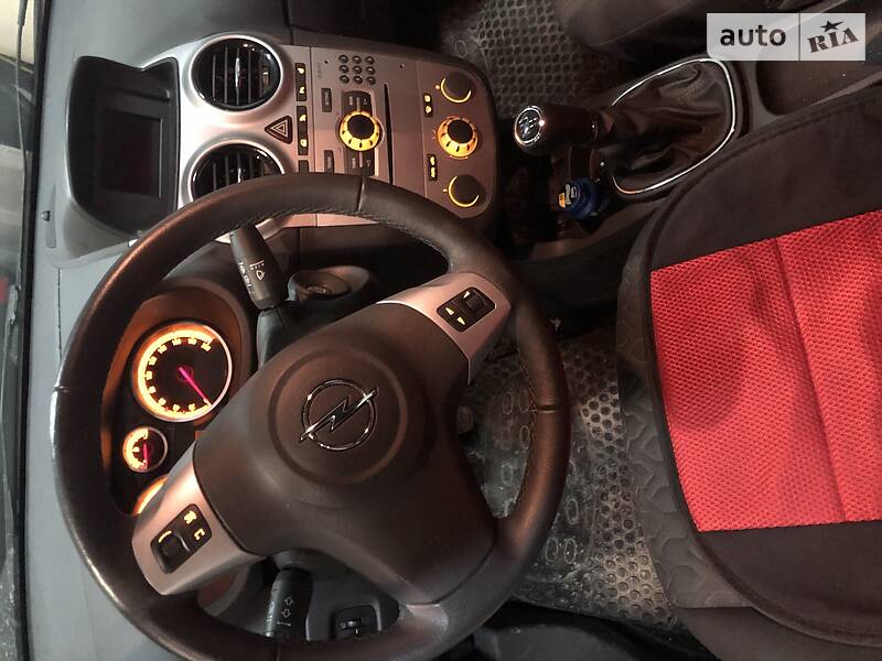 Хэтчбек Opel Corsa 2013 в Днепре