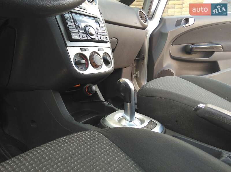 Хэтчбек Opel Corsa 2008 в Киеве