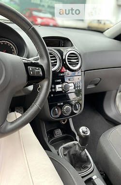 Купе Opel Corsa 2014 в 