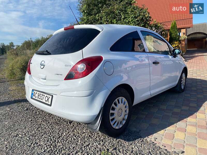 Хэтчбек Opel Corsa 2014 в Камне-Каширском