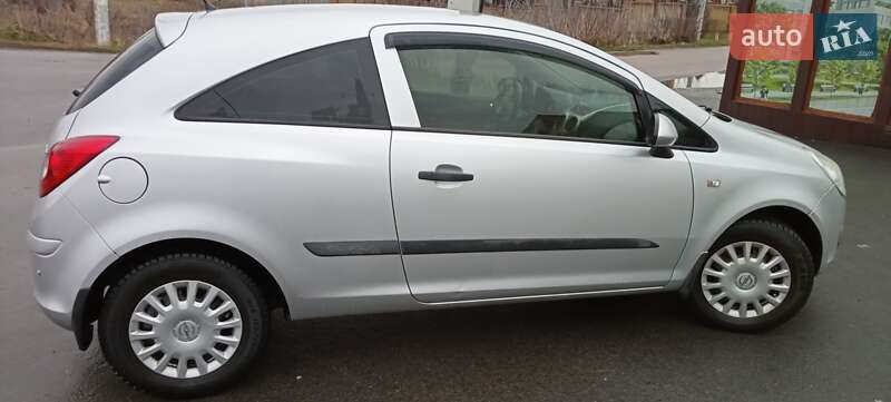 Хэтчбек Opel Corsa 2008 в Киеве