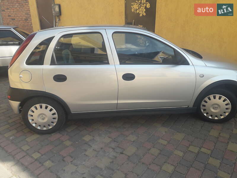 Хетчбек Opel Corsa 2002 в Шептицькому