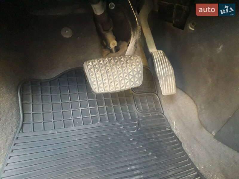 Хетчбек Opel Corsa 2002 в Шептицькому