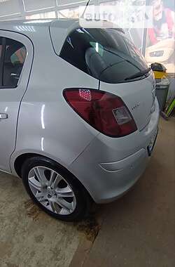 Хэтчбек Opel Corsa 2010 в Ивано-Франковске