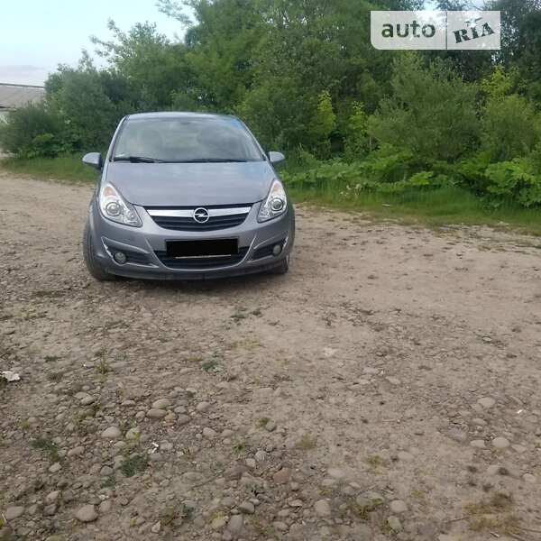 Хэтчбек Opel Corsa 2009 в Ивано-Франковске