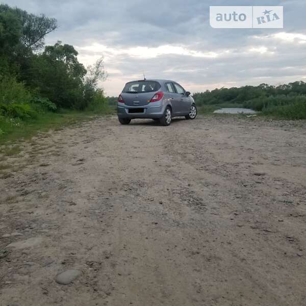 Хэтчбек Opel Corsa 2009 в Ивано-Франковске