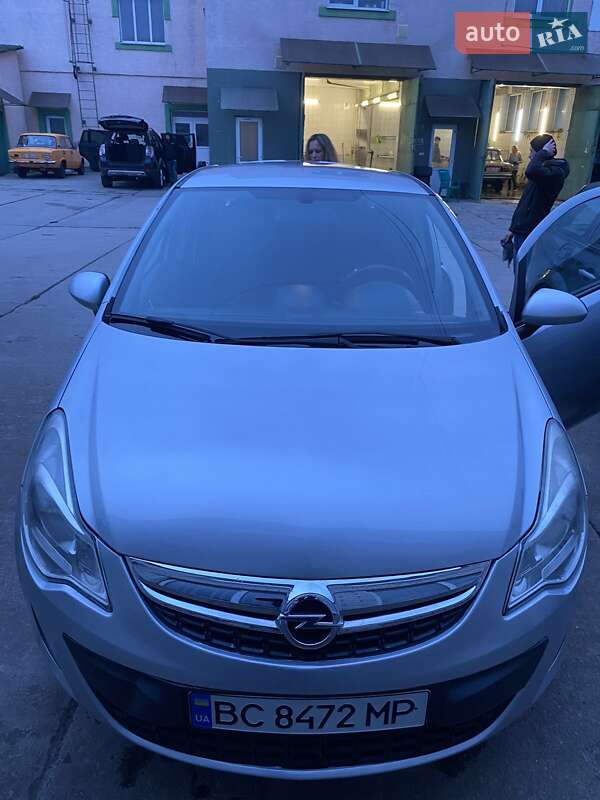 Хэтчбек Opel Corsa 2012 в Стрые