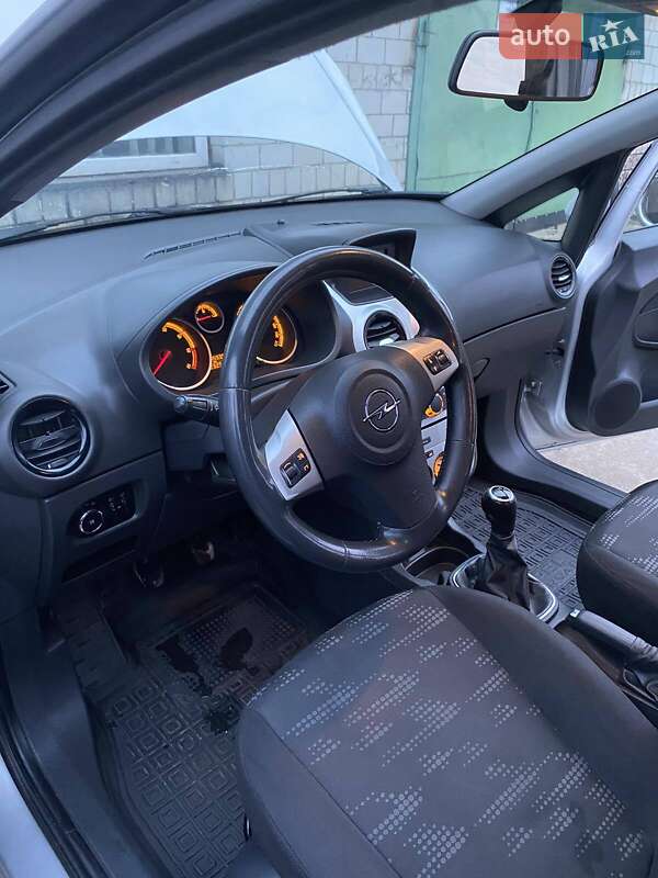 Хэтчбек Opel Corsa 2012 в Стрые