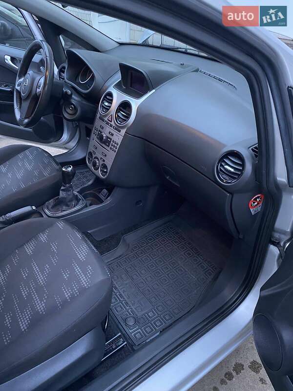 Хэтчбек Opel Corsa 2012 в Стрые