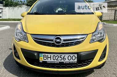 Хэтчбек Opel Corsa 2013 в 