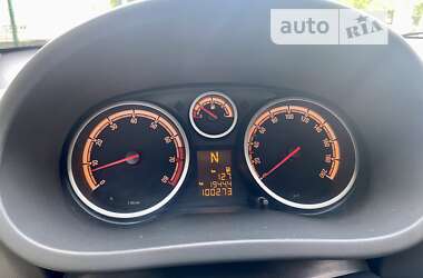 Хэтчбек Opel Corsa 2013 в 