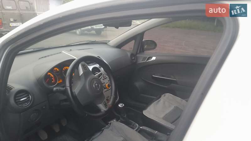 Хэтчбек Opel Corsa 2008 в Перечине