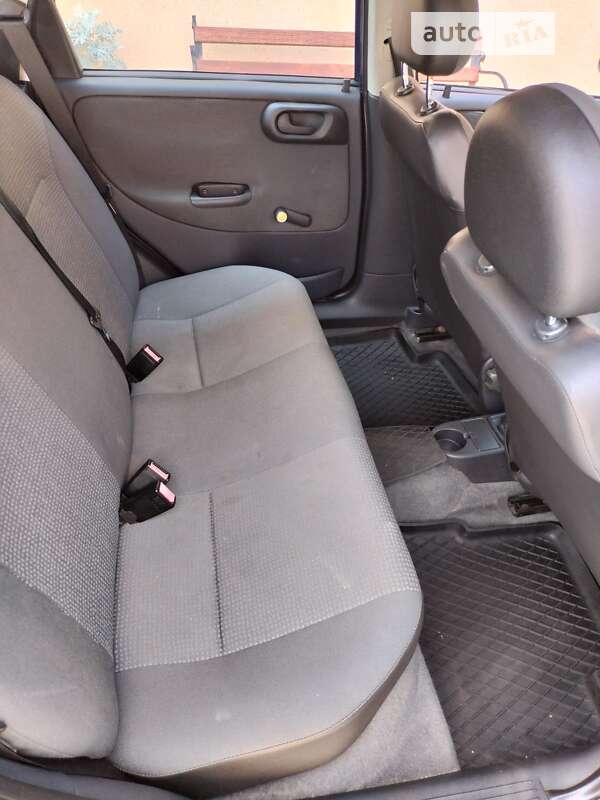 Хэтчбек Opel Corsa 2002 в Львове