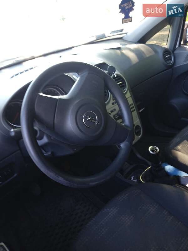 Хэтчбек Opel Corsa 2012 в Андрушевке