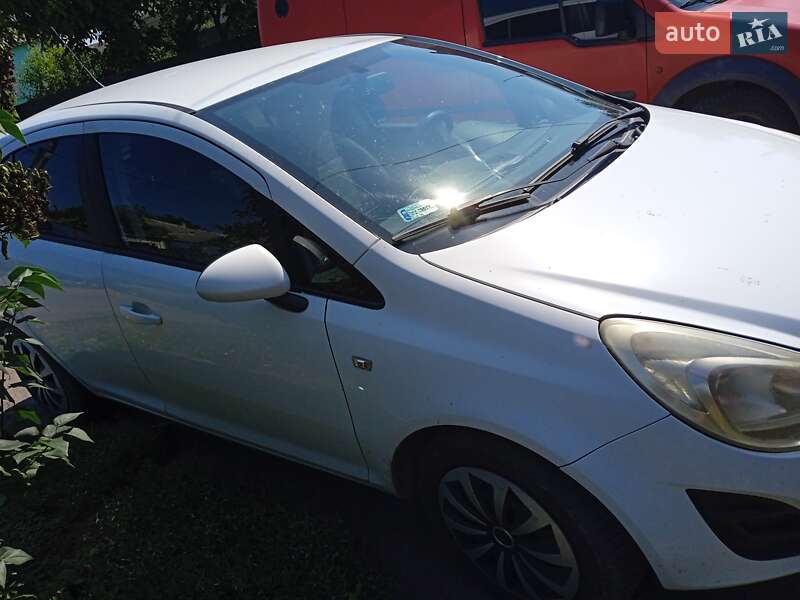 Хэтчбек Opel Corsa 2012 в Андрушевке